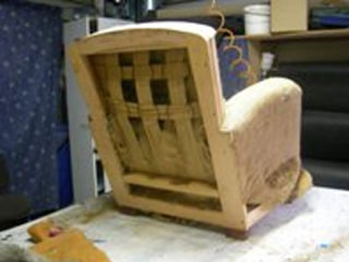 Remise en état de la structure d'un fauteuil club